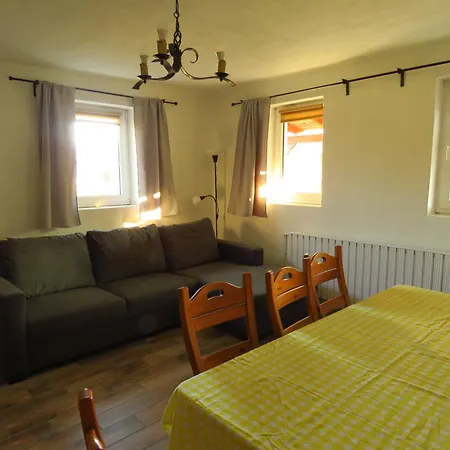 Jobarat Vendeghaz Varsany