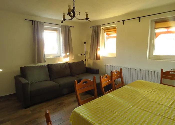 Jobarat Vendeghaz Varsany