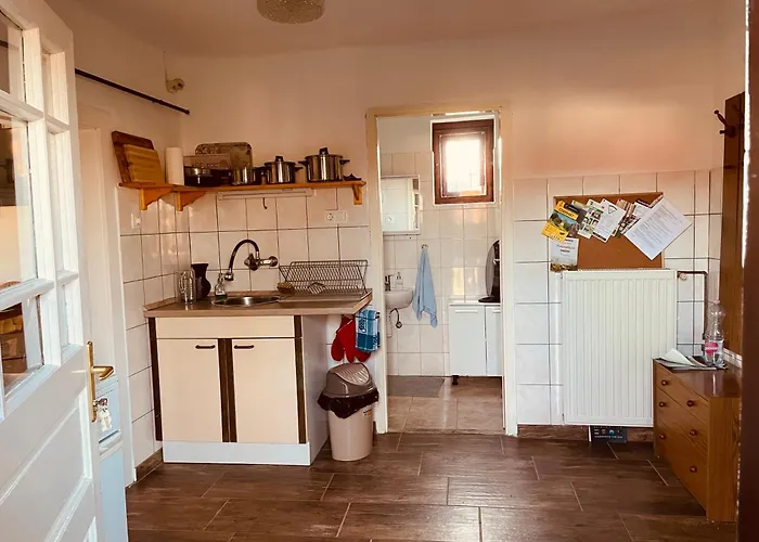 Jobarat Vendeghaz * Varsany